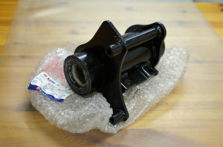 SYM Quadlander 250 Lagersitz für Hinterachse, komplett mit beiden Lagern. OE-Nr. 42310-RB1-000